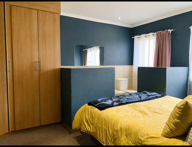 2 BEDROOM APARTMENT FOR SALE IN VANDERBIJLPARK SE 6